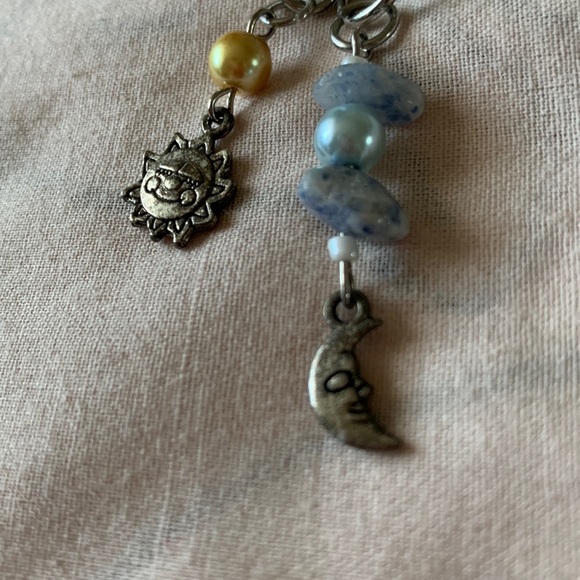 Vintage inspired sun and moon keychain - Picture 3 of 4